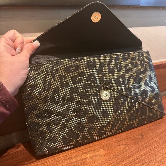 Chic Gold & Black Leopard Print Evening Clutch – Glam Statement Bag - Picture 4 of 15